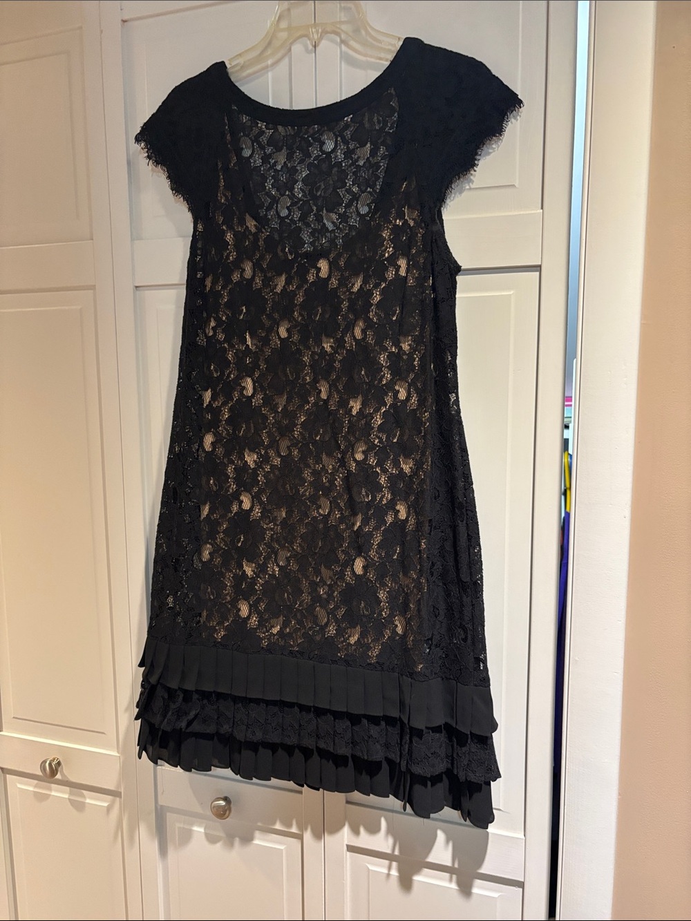 Jessica Simpson Black Lace Cap-Sleeve Mini Dress with Pleated Tiers